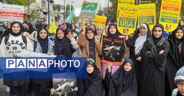 حضور دانش‌آموزان زنجانی در راهپیمایی روز ۱۳ آبان 