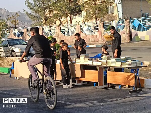 مشقِ عشق با پاهای کوچک روایت زائران خردسال کاشمر