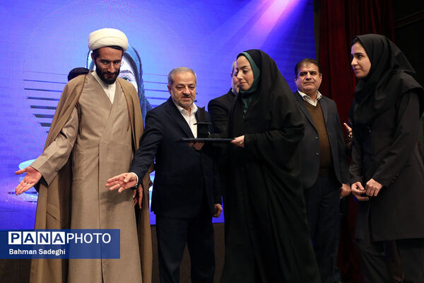 آیین تجلیل از پژوهشگران برتر وزارت آموزش و پرورش