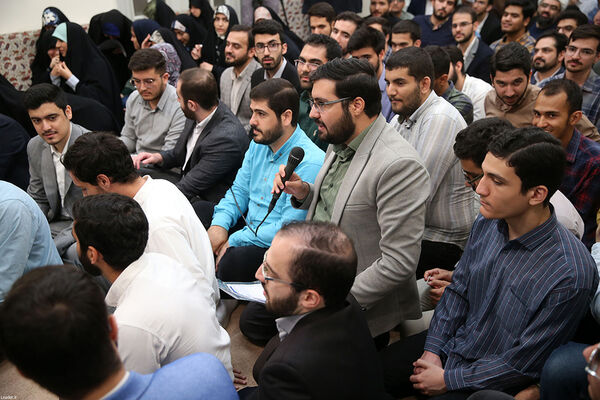 دیدار جمعی از مدال‌آوران المپیادهای دانش‌آموزی و دانشجویی با مقام معظم رهبری