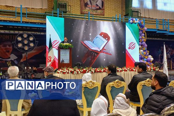 جشن روز پدر در سالن گلعباسی ورامین ؛ حضوریک هزار نفر از  پدران دانش آموزان گل‌های نمونه