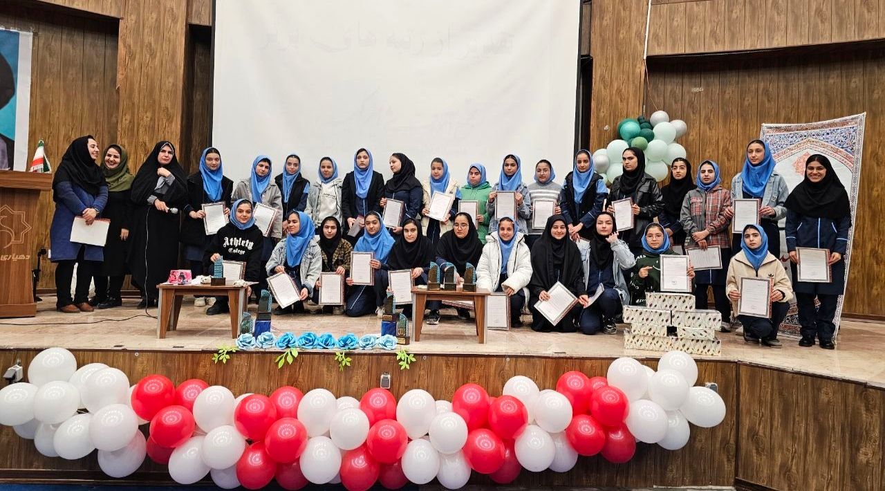 برگزاری مراسم تقدیر از دانش آموزان رتبه برتر آموزشگاه امیر کبیر ملارد