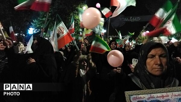 دختران نیشابوری در صف اول تجمعات-۱