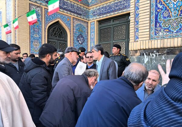 برپایی میز خدمت در نمازجمعه ملارد؛ حل سریع مشکلات مردم در حاشیه نمازجمعه