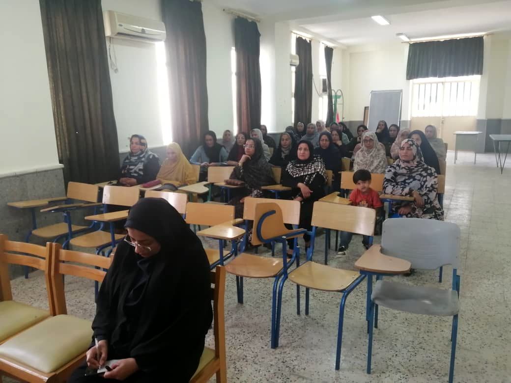 نشست مشترک اولیا مدرسه علی سایانی با مسئولان آموزش و پرورش منطقه فین