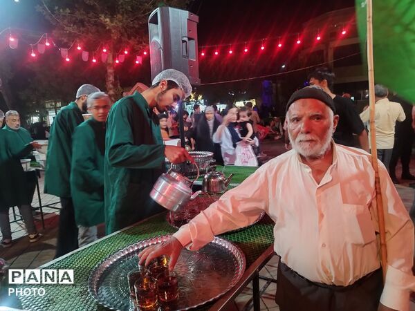جرعه‌ای ارادت به نیت مادر؛ میزبانی چایخانه حضرت زهرا (س) در شب ۱۷۱ فراق رهبر معظم انقلاب اسلامی 