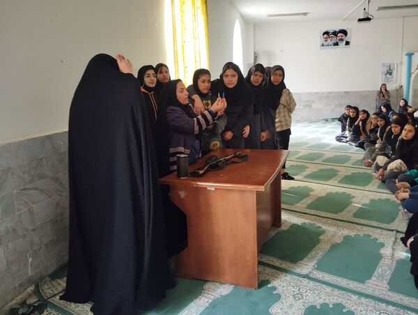 آموزش آمادگی دفاعی در سطح مدارس شهر آشخانه