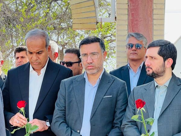 گلزار شهداء ؛ میزبان مسئولان شهرستان عنبرآباد همزمان با آغاز هفته دفاع مقدس