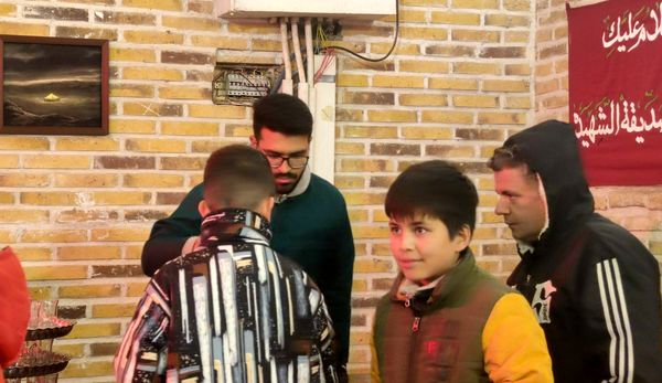 فعالیت چایخانه حضرت زهرا(س) نیشابور در هوای سرد زمستانی 