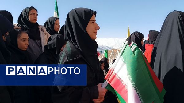 آیین نواختن زنگ گلبانگ انقلاب در مدرسه الزهرا شهرستان مارگون 