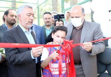 افتتاح زمین چمن با شوت‌های امید نوجوانان