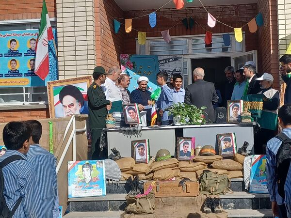 یادواره شهدا دانش آموز در دبیرستان نمونه مرحوم طاووسی شهرستان خلیل آباد 
