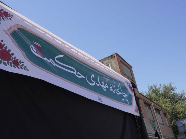 زائران پیاده شهرستان فردوس در دبیرستان شاهد مهدی حکمت