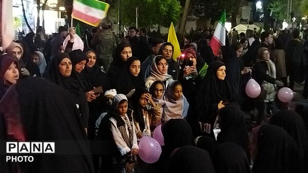 دختران نیشابوری در صف اول تجمعات-۱