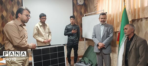 تحویل پنل خورشیدی به جمعی از عشایر