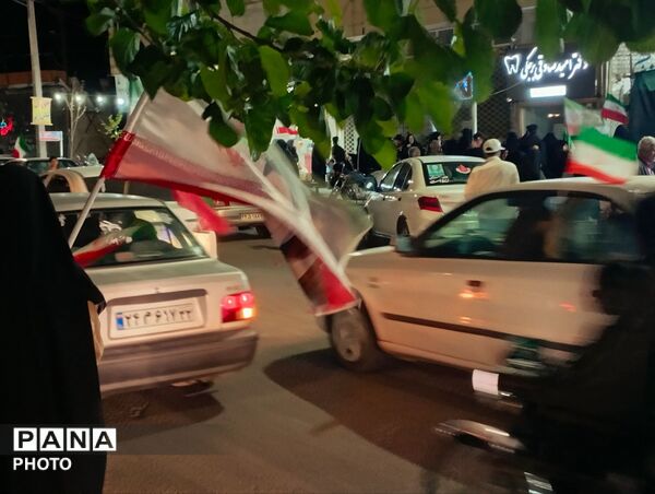 رژه خودرویی دور میدان مرکزی خلیل آباد