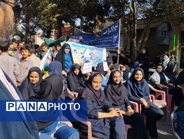 حضور پرشور مردم کاشان در راهپیمایی روز 13 آبان