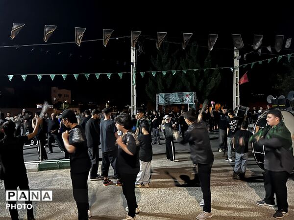 آیین زنجیرزنی و طنین نوای یا ابوالفضل در شهرک ینگی امام  ساوجبلاغ