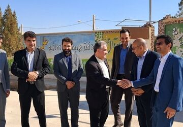 بازدید مدیرکل آموزش و پرورش استان یزد از دبیرستان شهید خسروی زارچ