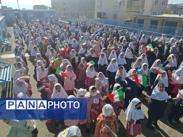 شور و نشاط دانش‌آموزان مدارس منطقه پردیس در جشن‌های دهه فجر انقلاب اسلامی 