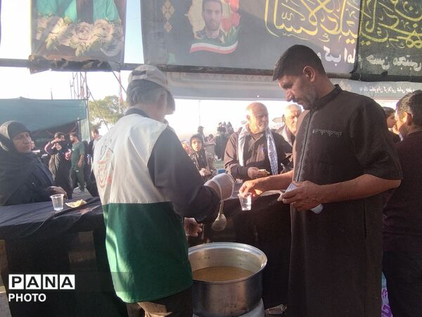 خادمان کوچک، قلبی به وسعت دریا؛ موکب‌هایی که مشهد را زنده نگه داشته‌اند