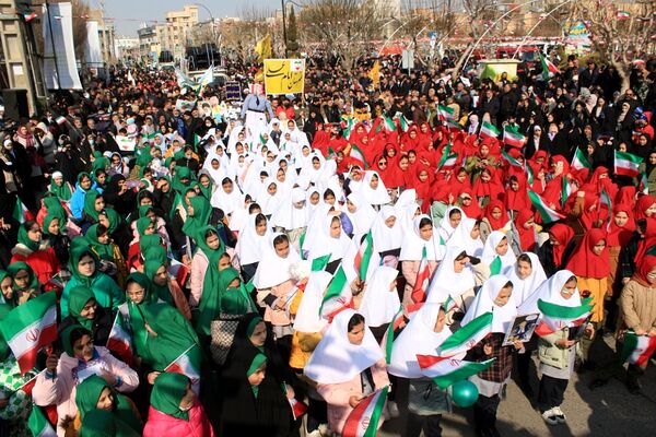 حضور پرشور مردم بهارستانی در راهپیمایی ۲۲ بهمن