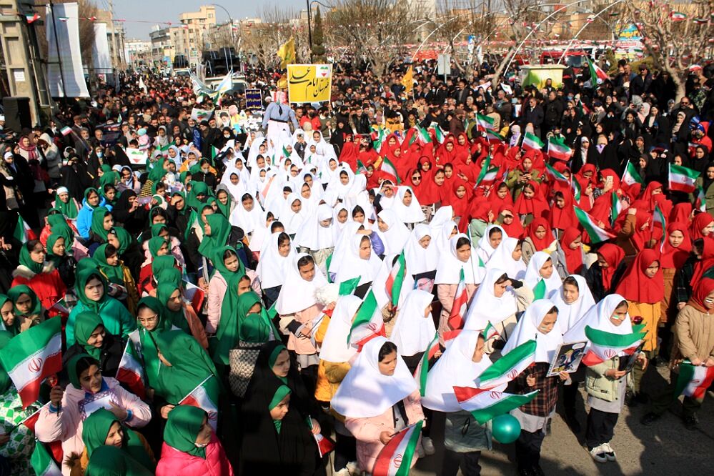 حضور پرشور مردم بهارستانی در راهپیمایی ۲۲ بهمن