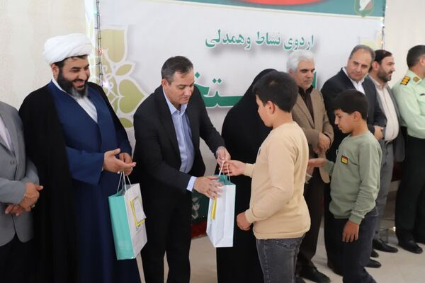 تقدیر مدیرکل آموزش و پرورش آذربایجان شرقی از فرزندان دانش‌آموز شهدای اقتدار