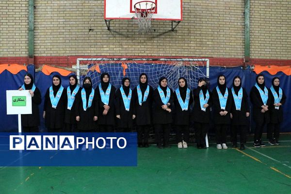 بهارستان دو صحنه همفکری، همدلی و همکاری پیشتازان در همایش یاوران انقلاب