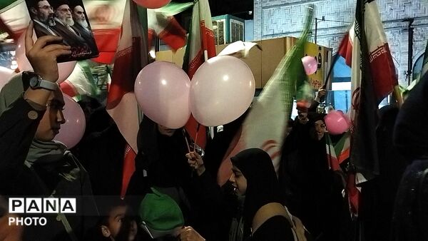 دختران نیشابوری در صف اول تجمعات-۲