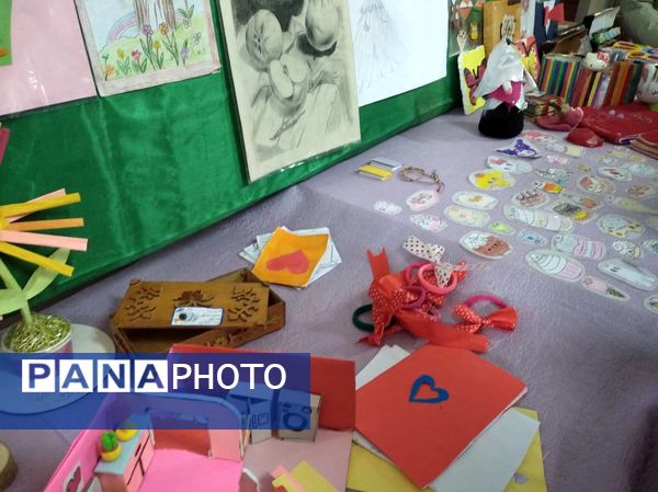 نمایشگاه هنرهای دستی دانش‌آموزان دبستان آزادی در هفته ماها