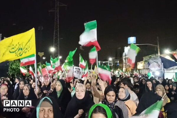 قیامدشت در قاب نور و باران؛ روایت تصویری از حال و هوای وصف ناپذیر این شب های شهر قیامدشت