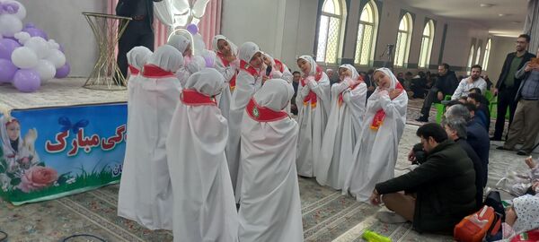 جشن تکلیف جمعی از غنچه‌های باغ ایمان در شهرستان کمیجان 
