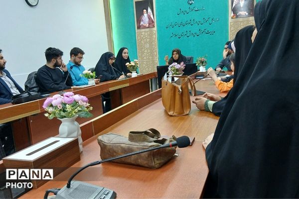 نشست صمیمی مشاوران و مربیان جدیدالاستخدام به مناسبت هفته امور تربیتی