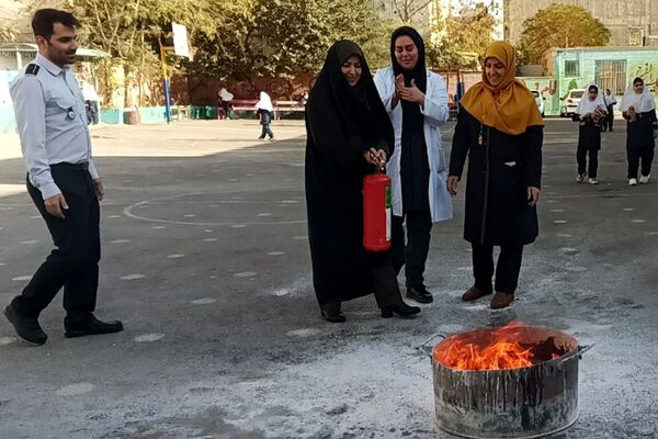 تمرین ایمنی و مقابله با بحران زلزله در مدرسه هدی۱