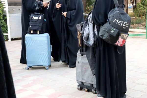 اعزام دانش‌آموزان دختر یزدی به سفر معنوی حج عمره