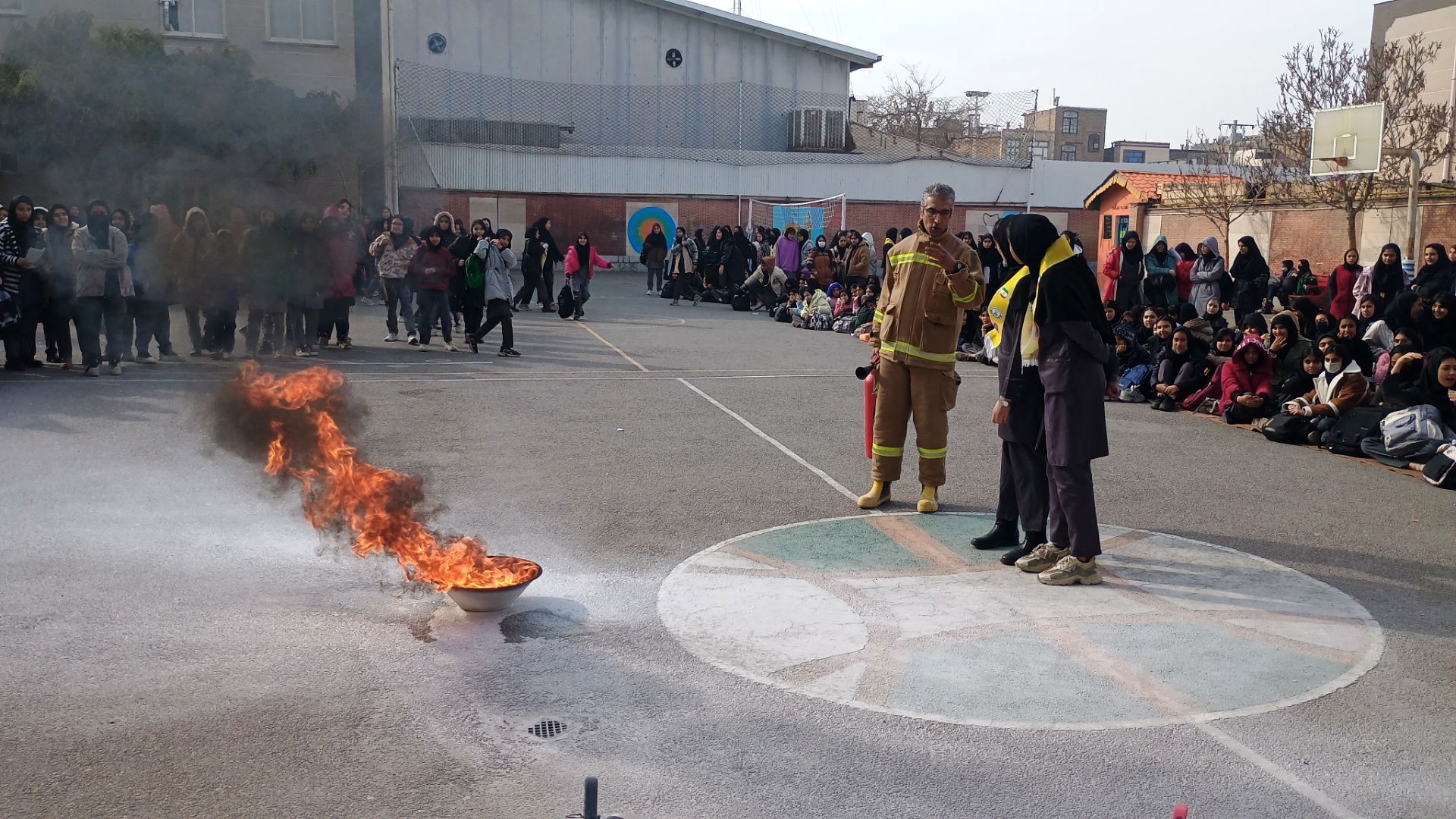 مانور زلزله و ایمنی در مدرسه هوشیار