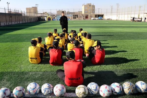 آیین افتتاح زمین چمن مصنوعی ورزشگاه مهر آموزش و پرورش فلاورجان