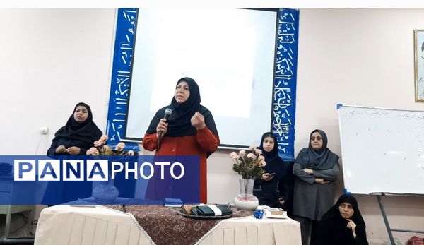  جلسه انجمن اولیا و مربیان در دبیرستان فرهنگیان ناحیه ۷مشهد 