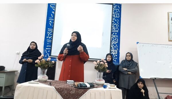  جلسه انجمن اولیا و مربیان در دبیرستان فرهنگیان ناحیه ۷مشهد 