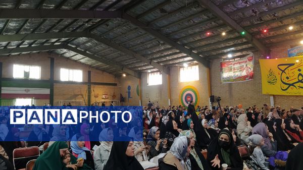 کیک ۱۴ متری در اجتماع مردمی به مناسبت تولد امام عصر در غرب مشهد