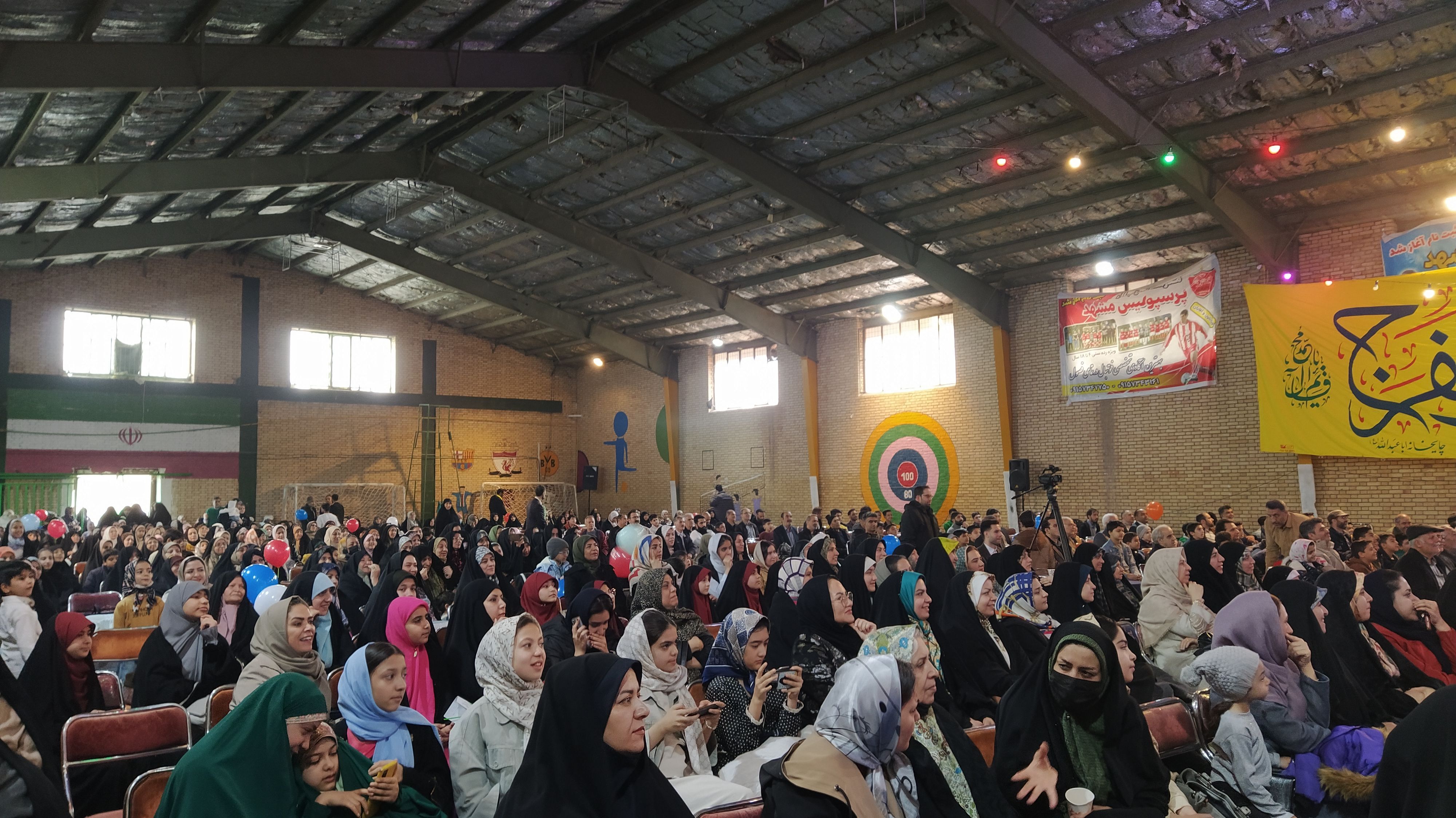 کیک ۱۴ متری در اجتماع مردمی به مناسبت تولد امام عصر در غرب مشهد