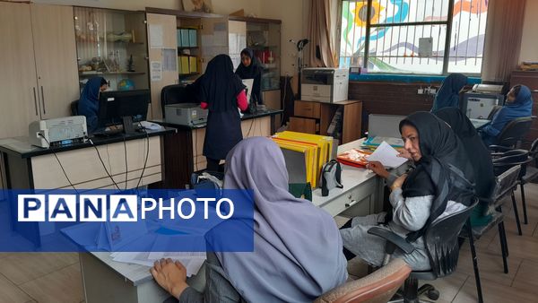 آغاز ثبت نام  دبیرستان میثاق منطقه تبادکان