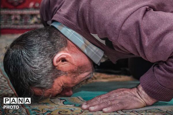 برپایی سفره افطاری در مسجد علی ابن ابیطالب نسیم‌شهر
