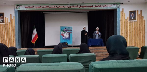 نشست اعضای تشکل های دانش آموزی با امام جمعه کاشمر 