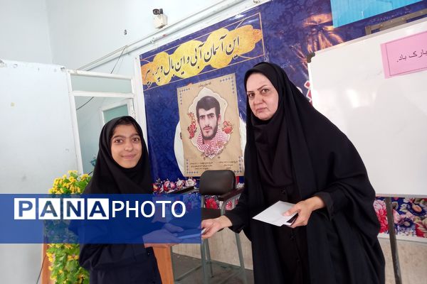 جشن ولادت امام حسن عسکری(ع) در دبیرستان شاهد فیض