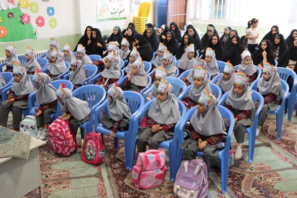 مراسم جشن شکوفه‌ها در مدارس ابرکوه