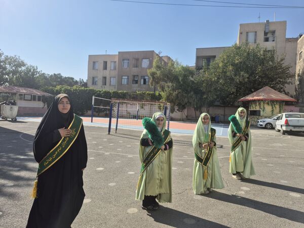 آیین افتتاح طرح مصباح الهدی با عطر پرچم حسینی در دبستان هدی