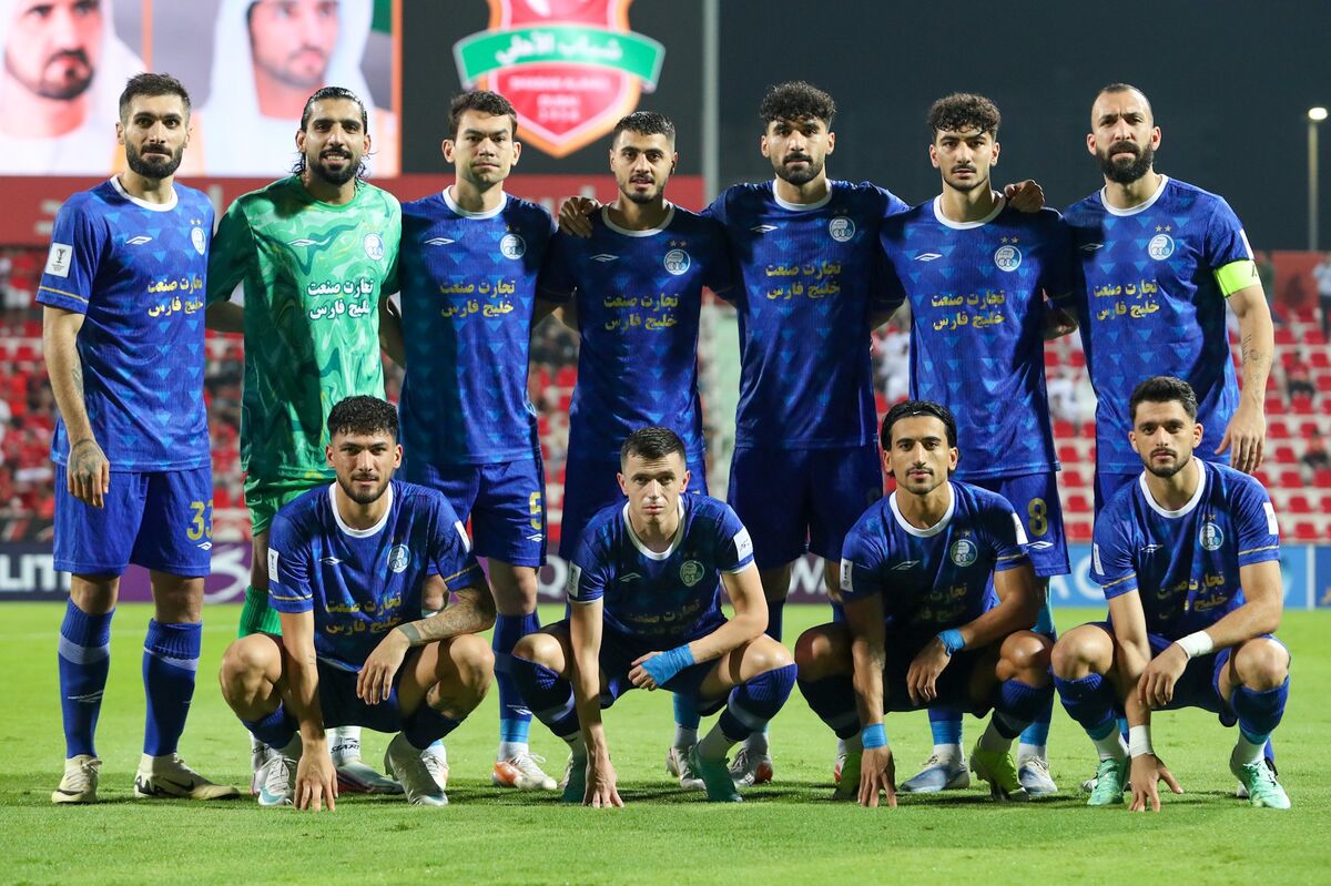 بازیکنان استقلال مقابل شباب‌الاهلی اشتباهات بچه‌گانه داشتند/ خستگی در ساق‌های بازیکنان استقلال مشهود بود