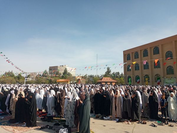 اقامه نماز عید فطر در شهرستان چناران